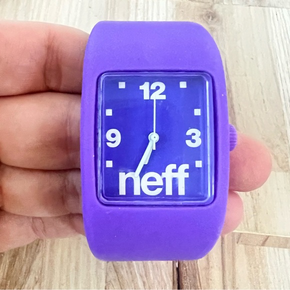 NEFF bandit purple stretch active watch size S/M NEW BATTERY - Picture 1 of 11